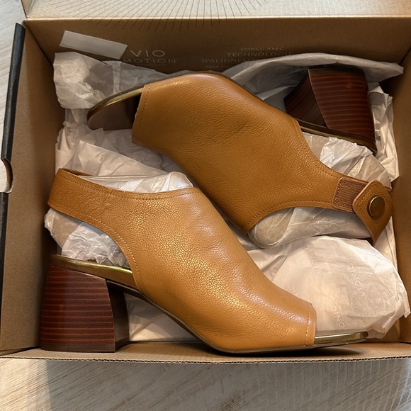 Vionic Tan Peep Toe Block Heel Sandals size 9W - Picture 3 of 9